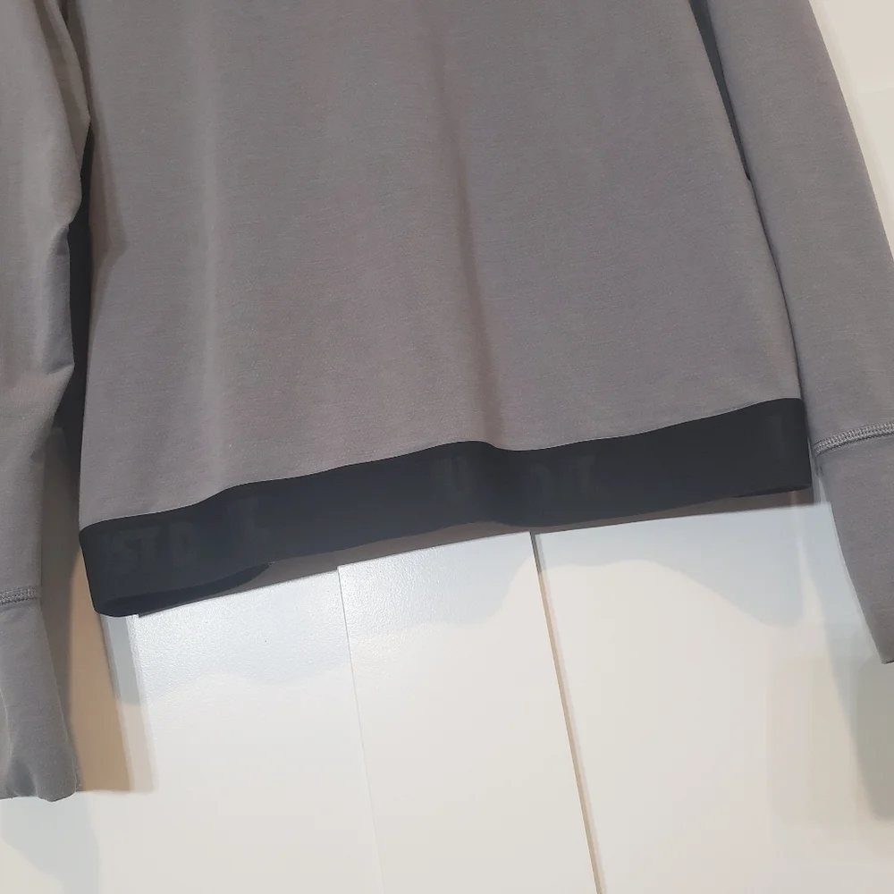 Nike Dri Fit Training Top Long Sleeve Gray Size Small JUST DO IT On Rear Waist